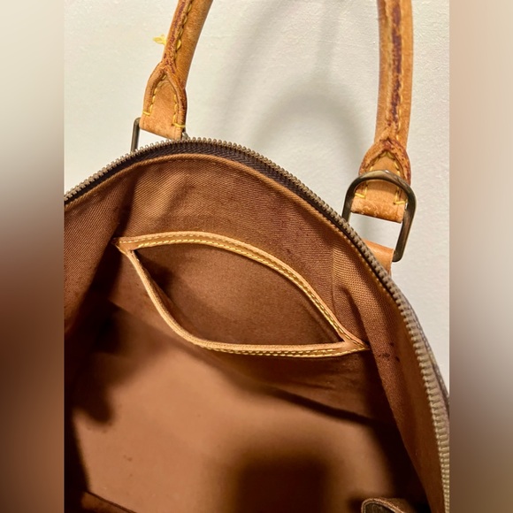 Louis Vuitton Handbag - Picture 7 of 10